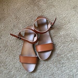 Universal Thread Sandals